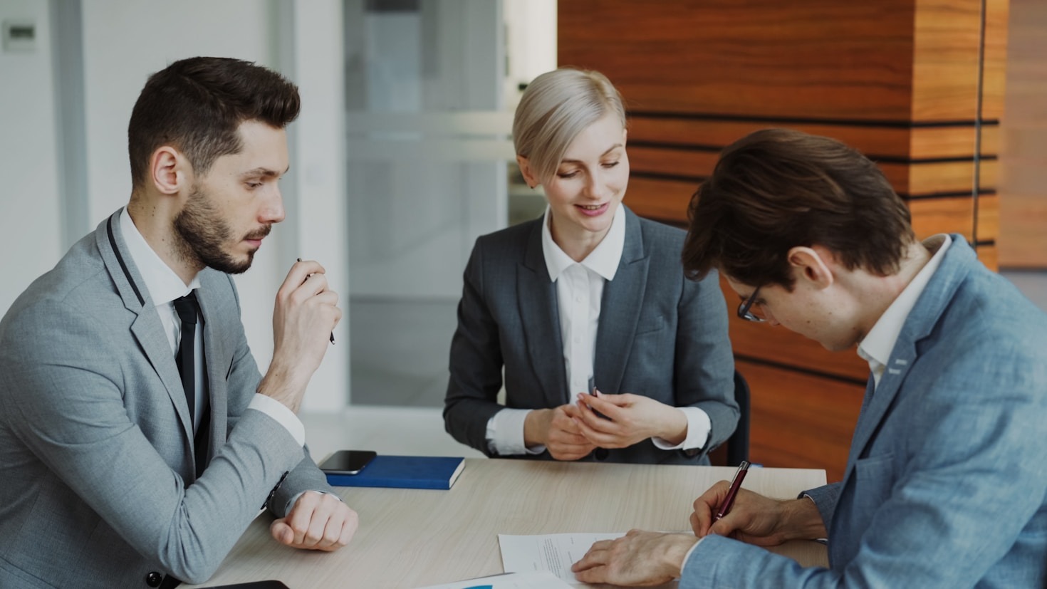 A importância da análise de contratos financeiros